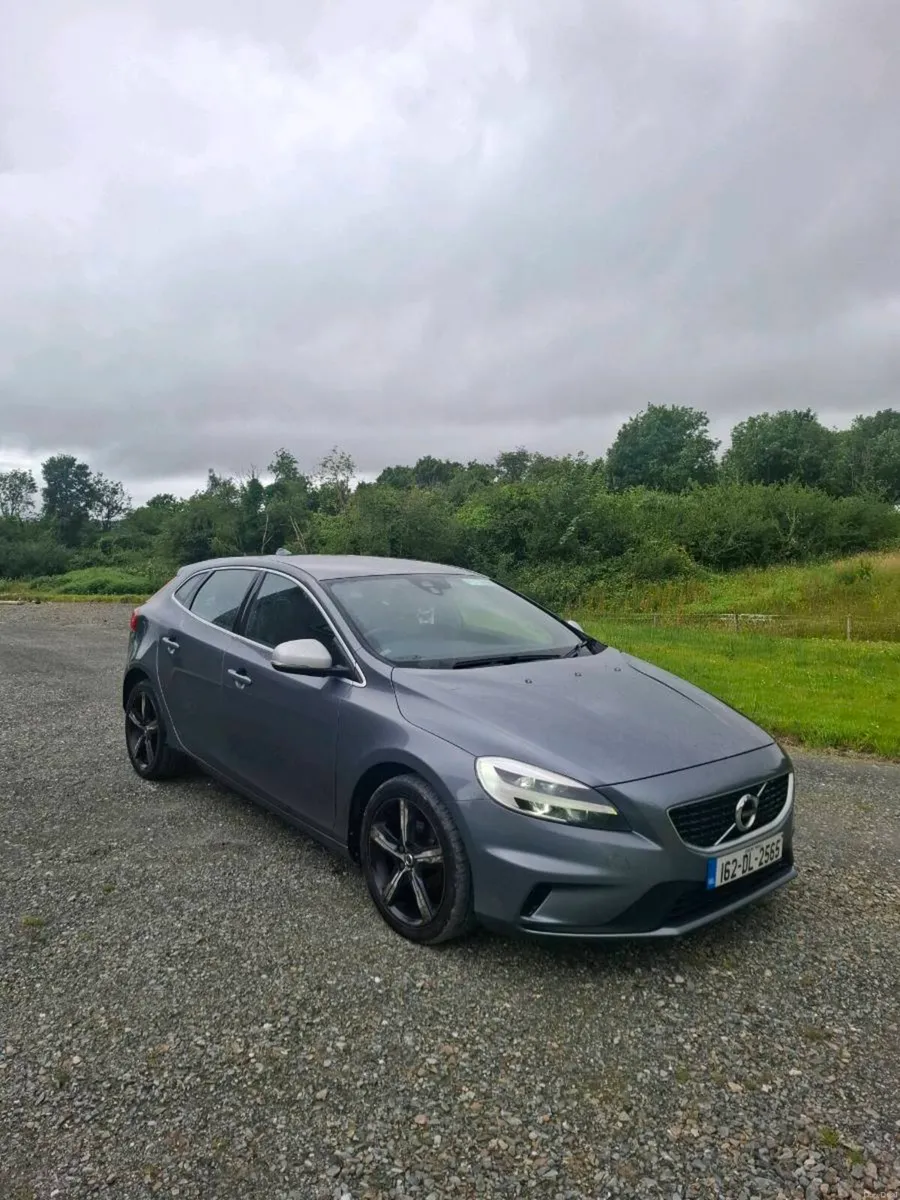 Volvo v40 - Image 1
