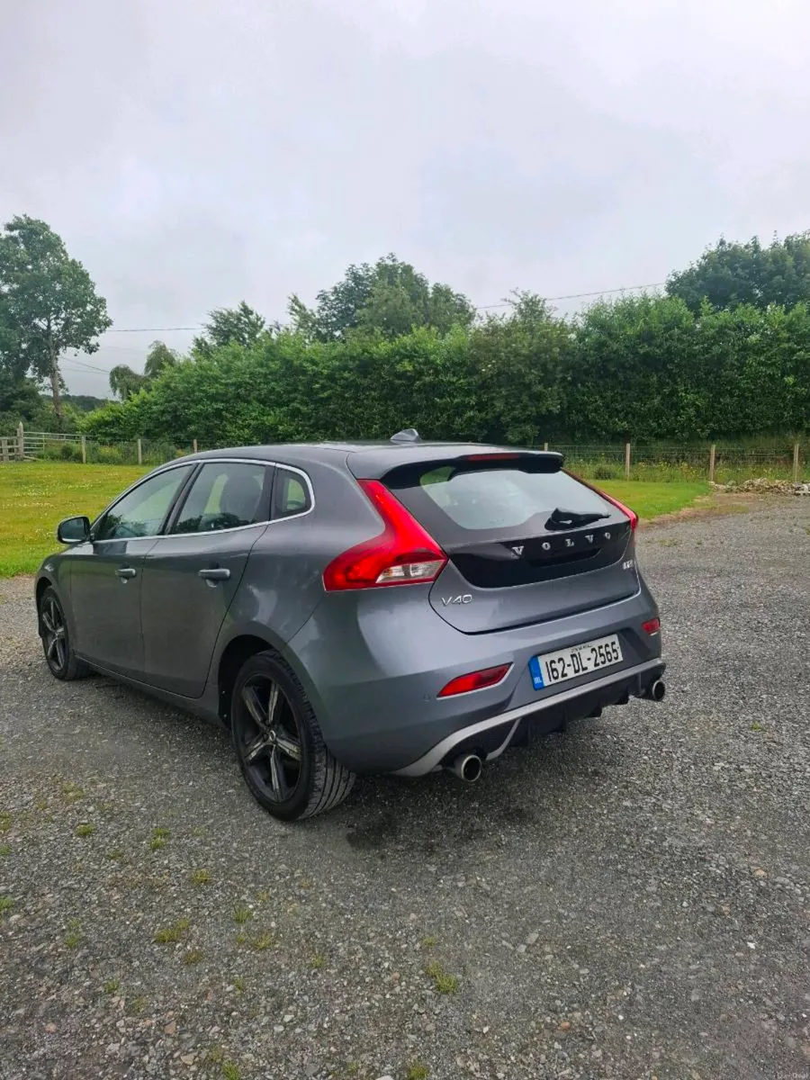 Volvo v40 - Image 4