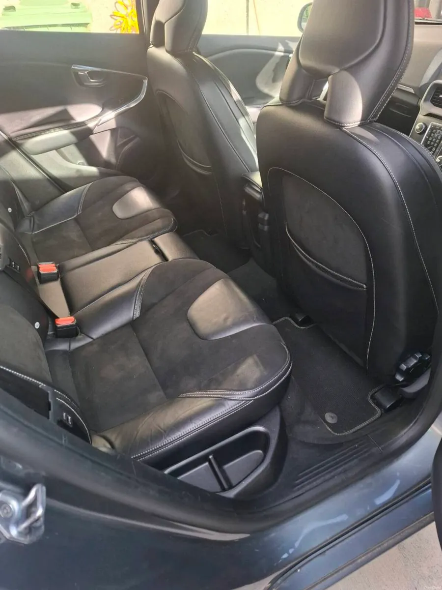 Volvo v40 - Image 6