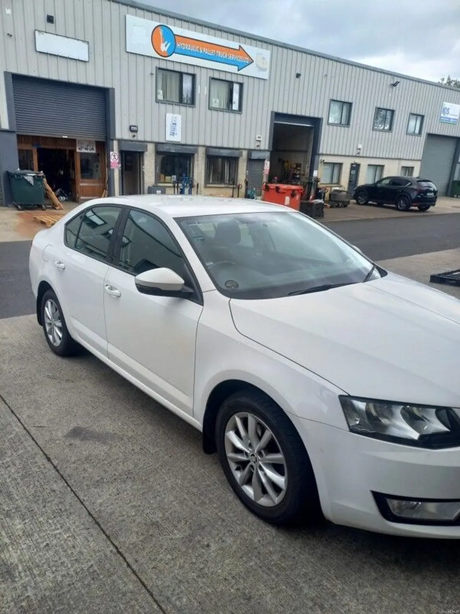2015 Skoda Octavia - Image 2