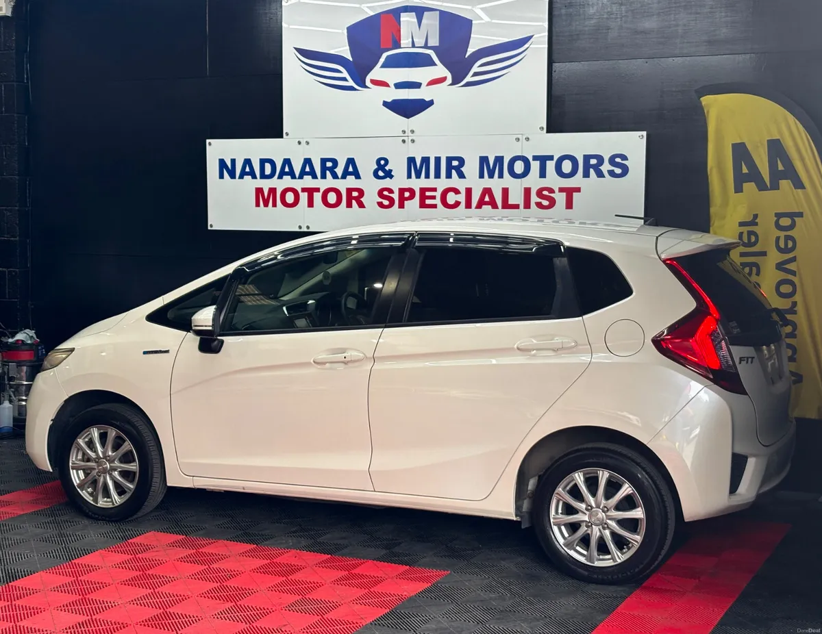 2014 Honda Fit Hybrid - Image 3
