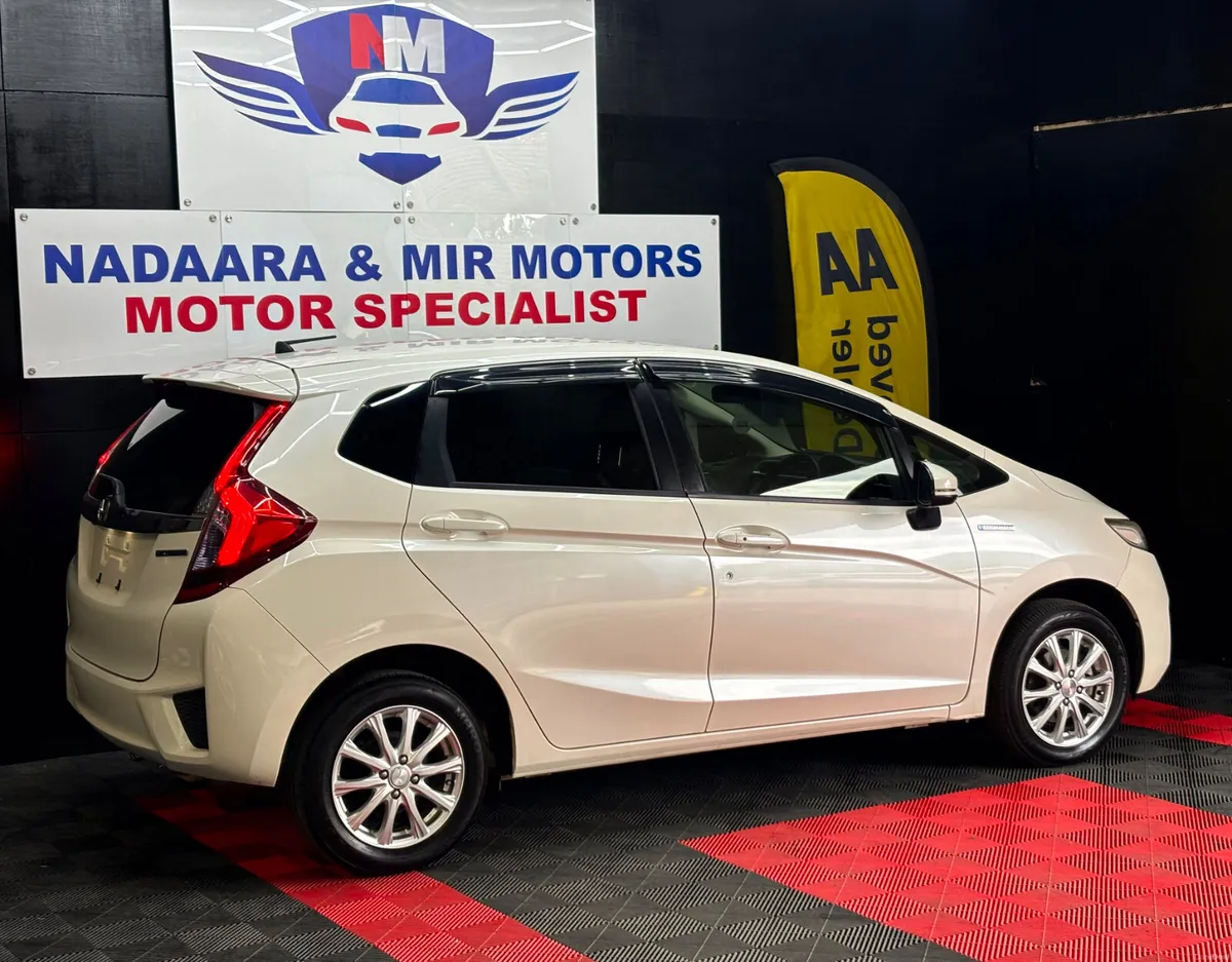 2014 Honda Fit Hybrid - Image 6