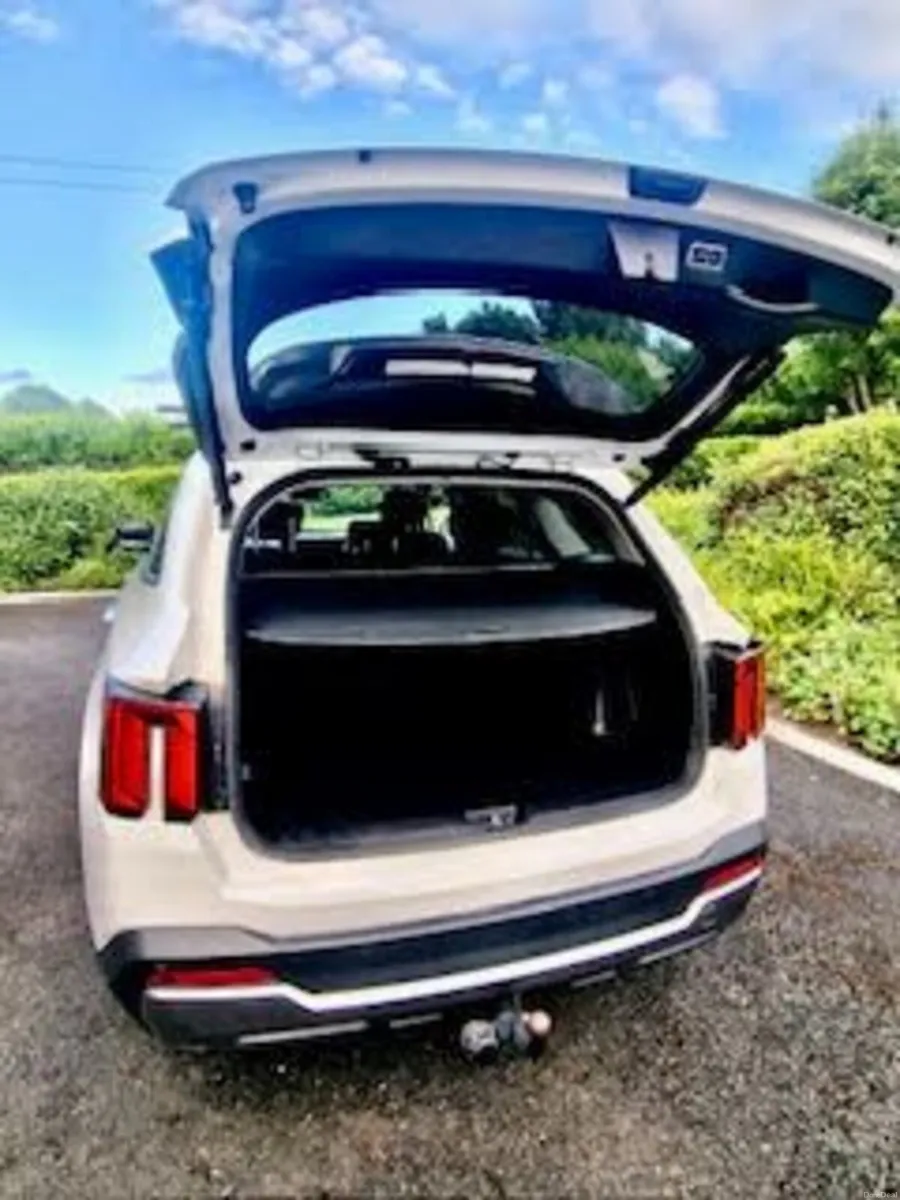 2024 Kia Sorento 2.2 Diesel Automatic 7-Seater SUV - Image 4