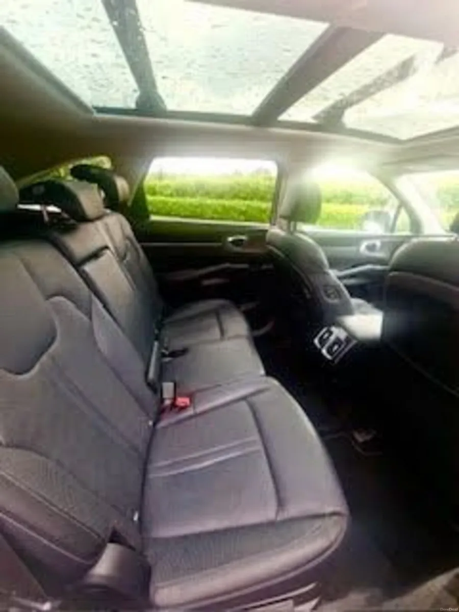 2024 Kia Sorento 2.2 Diesel Automatic 7-Seater SUV - Image 3