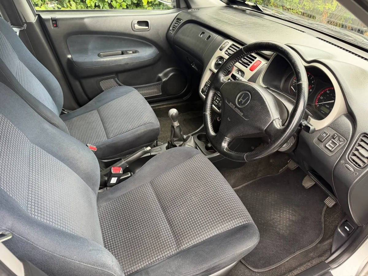 Honda Hrv 4 wheel drive - Image 5