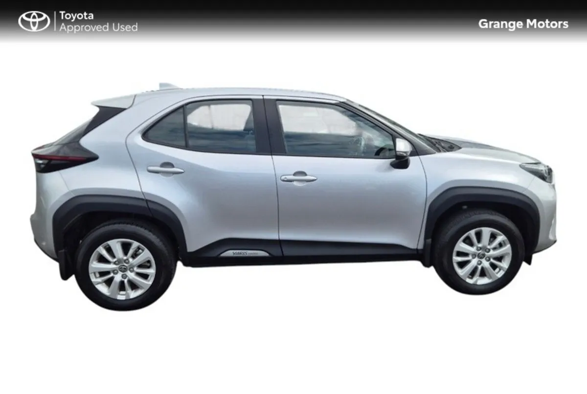 Toyota Yaris Cross 1.5 HYBRID LUNA 5DR - Image 3