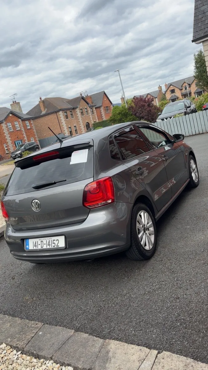 Volkswagen polo LOW KMS - Image 4