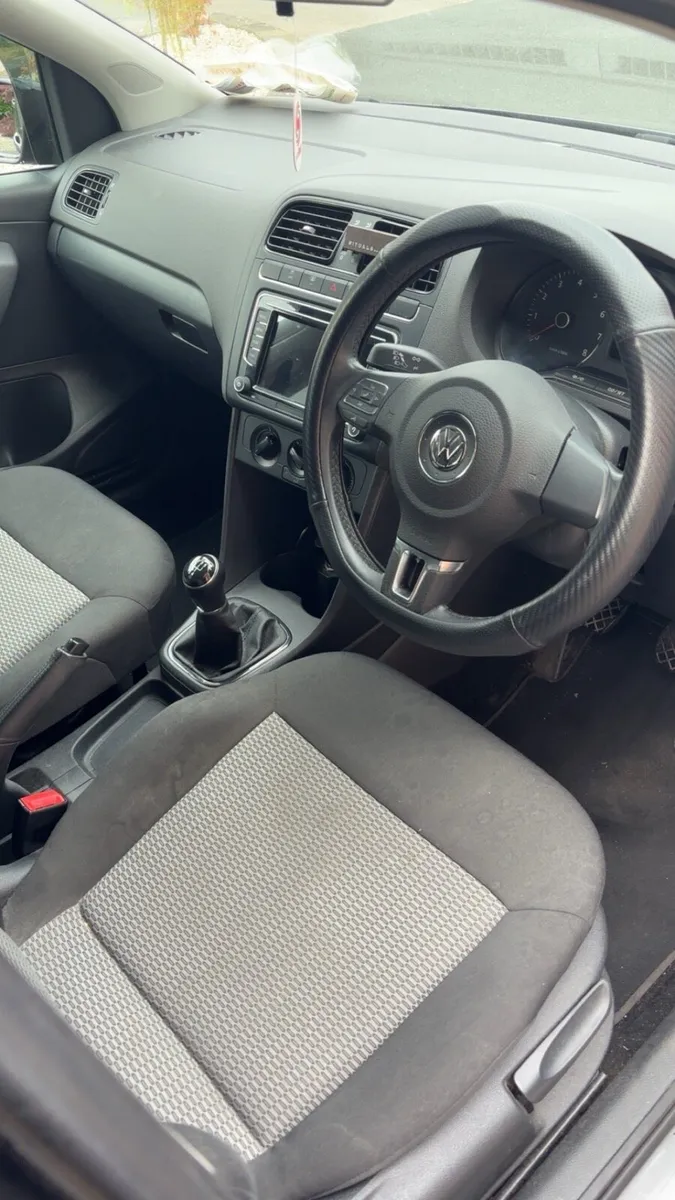 Volkswagen polo LOW KMS - Image 6