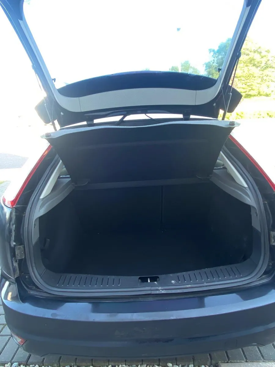 Ford Focus 2011 - Image 3