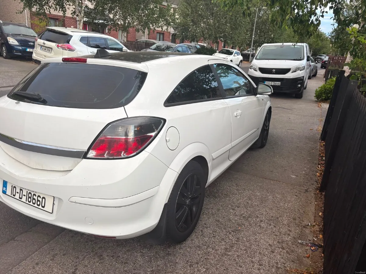 Opel Astra 2010 - Image 4