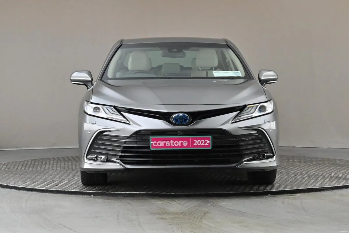 Toyota Camry 2.5 Camry Hybrid Platinum Edition - Image 2