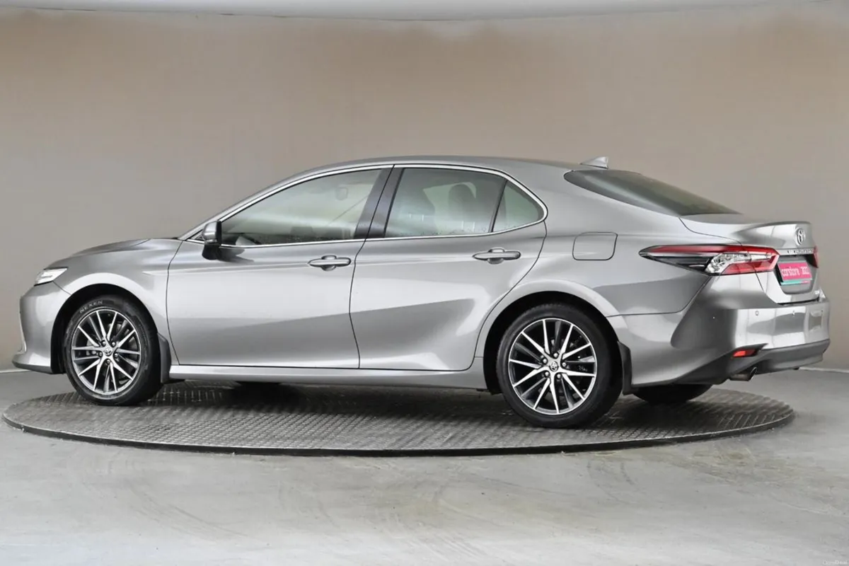 Toyota Camry 2.5 Camry Hybrid Platinum Edition - Image 5