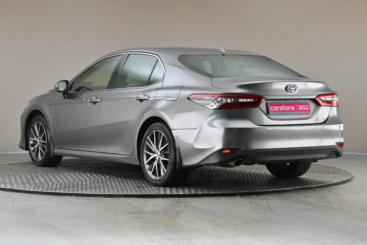 Toyota Camry 2.5 Camry Hybrid Platinum Edition - Image 6