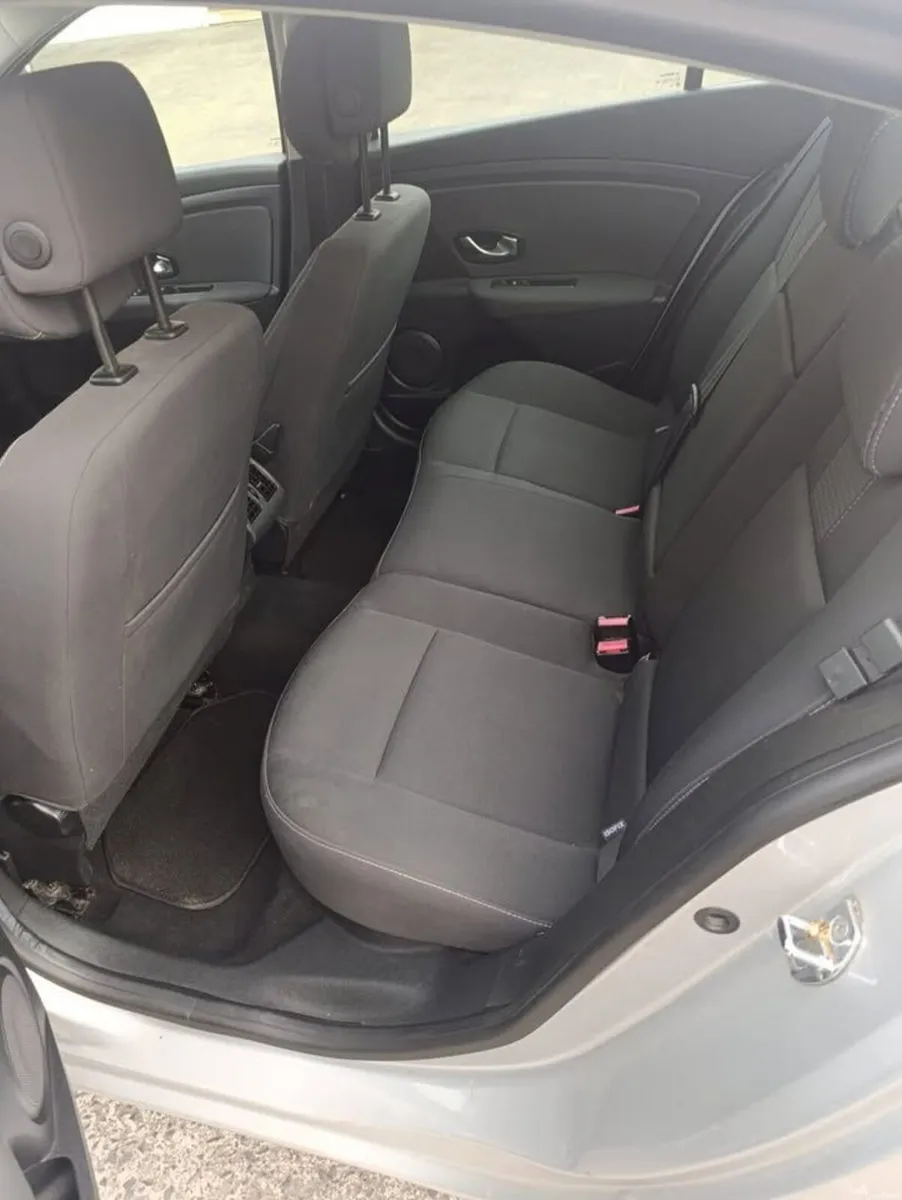 Renault Fluence 2011 - Image 2