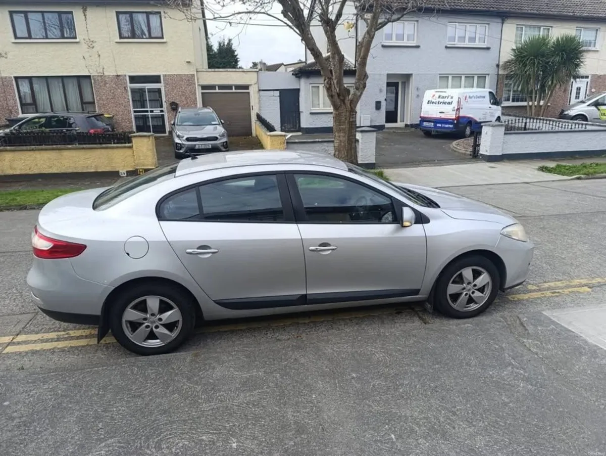 Renault Fluence 2011 - Image 1