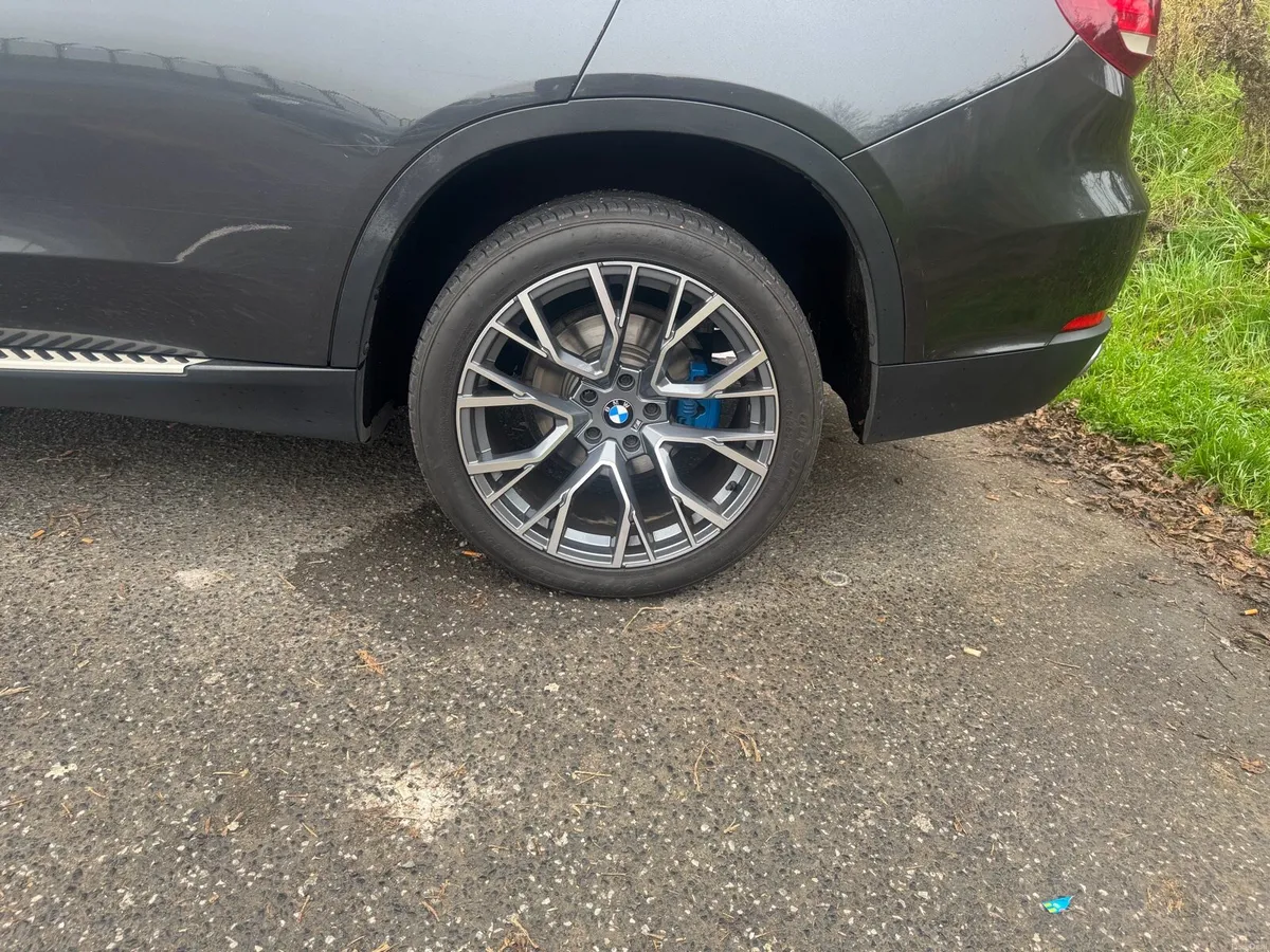 Car - Image 3