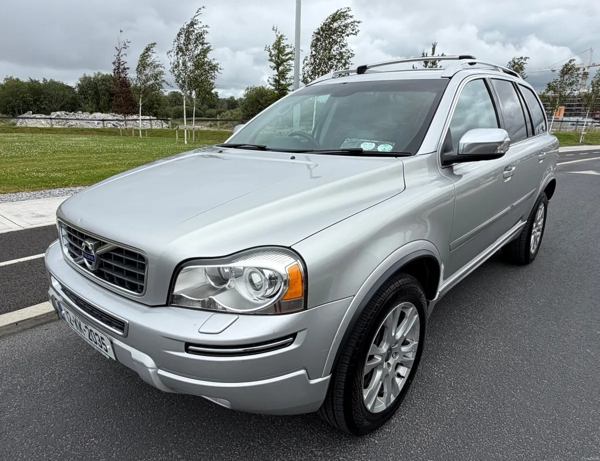 Volvo XC90 2.4 D5 SE Lux  2012 5 Seat Crewcab - Image 2