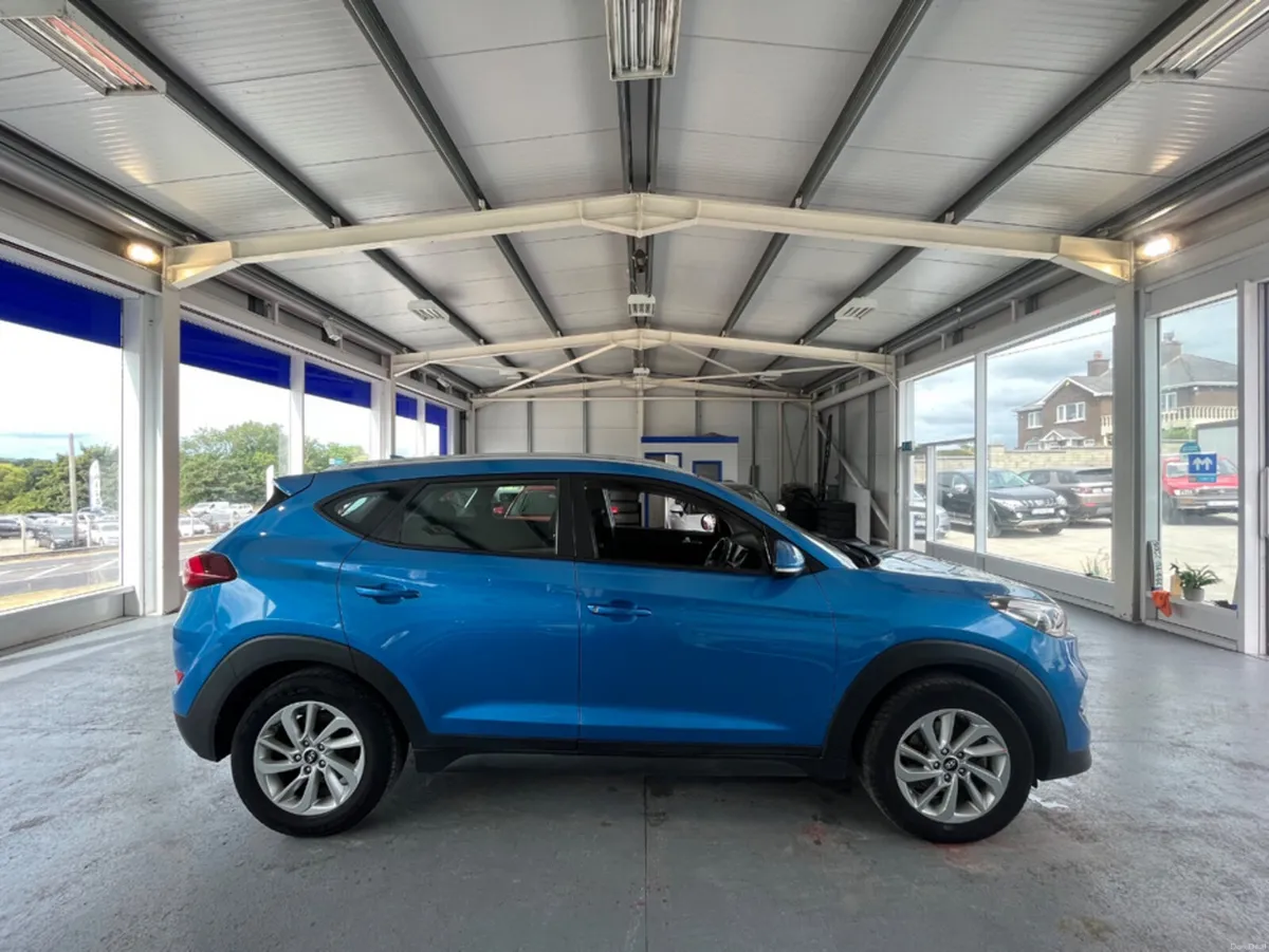Hyundai Tucson 1.7 SE NAV BLD 116PS 5DR - Image 4