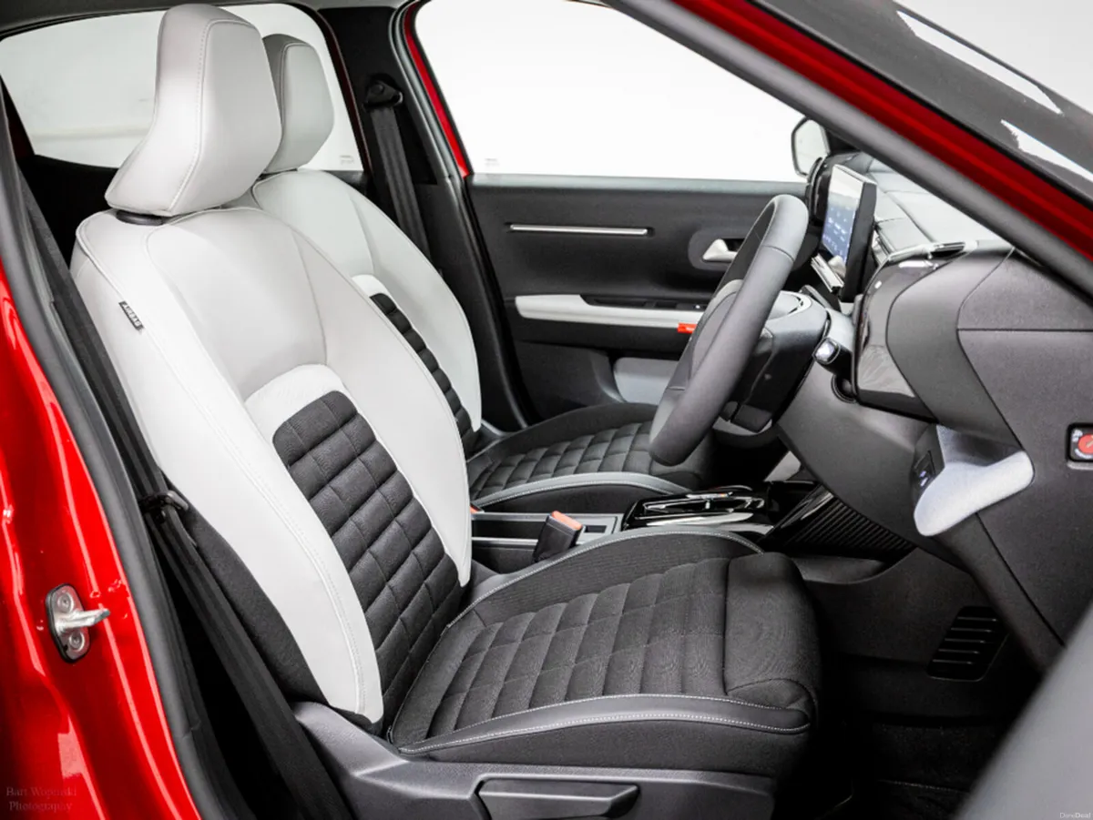 Citroen C3 Aircross Max 1.2 MHEV Auto 145HP - Image 3