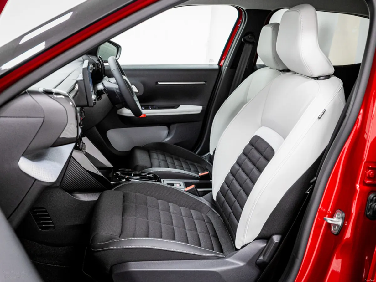 Citroen C3 Aircross Max 1.2 MHEV Auto 145HP - Image 6