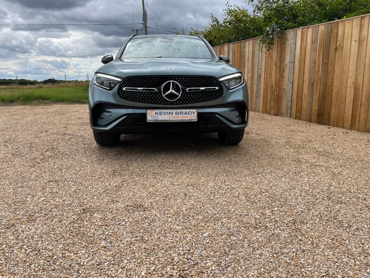 Mercedes-Benz GLC 300 URBAN EDITION E 4 MATIC - Image 2