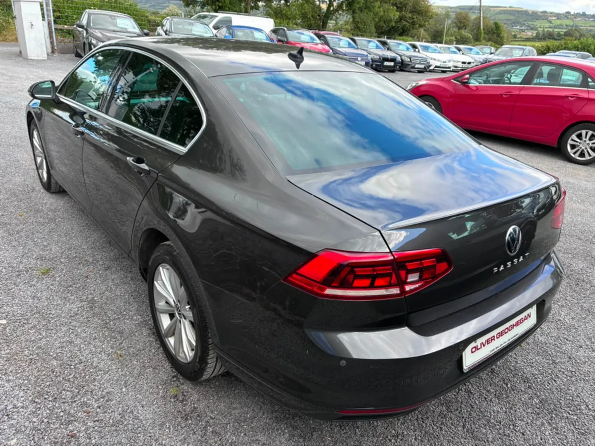 Volkswagen Passat BUSINESS 2.0 TDI MANUAL 6 SPEED - Image 3