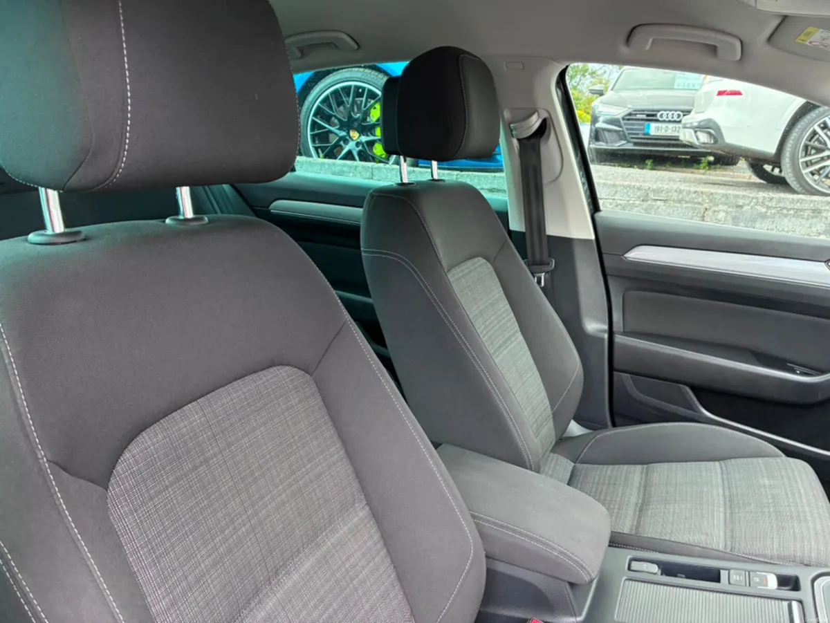 Volkswagen Passat BUSINESS 2.0 TDI MANUAL 6 SPEED - Image 5