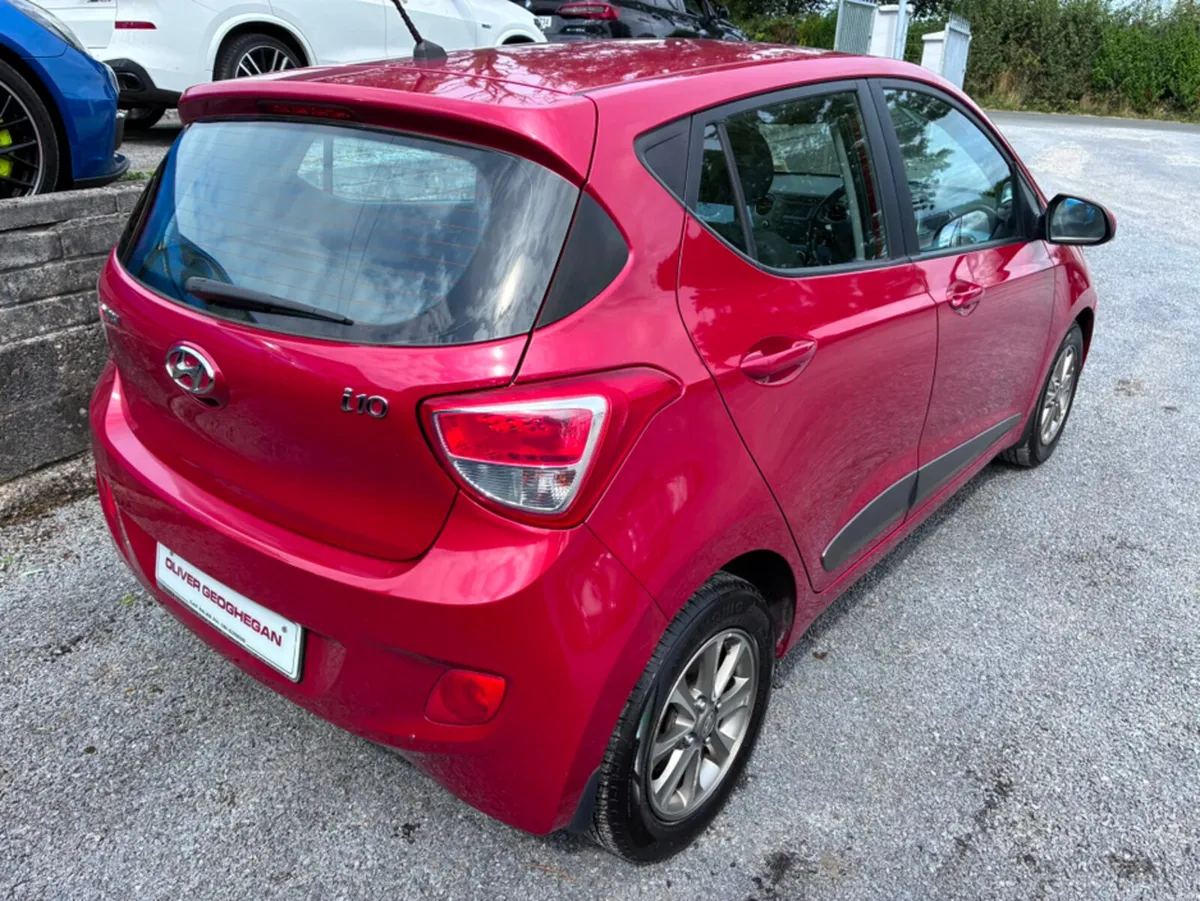 Hyundai i10 DELUXE - Image 2