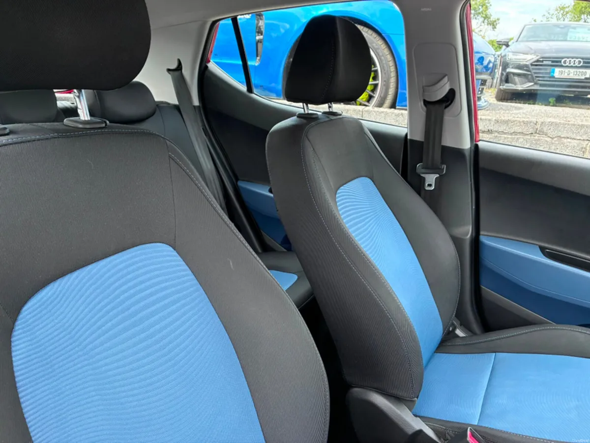 Hyundai i10 DELUXE - Image 5