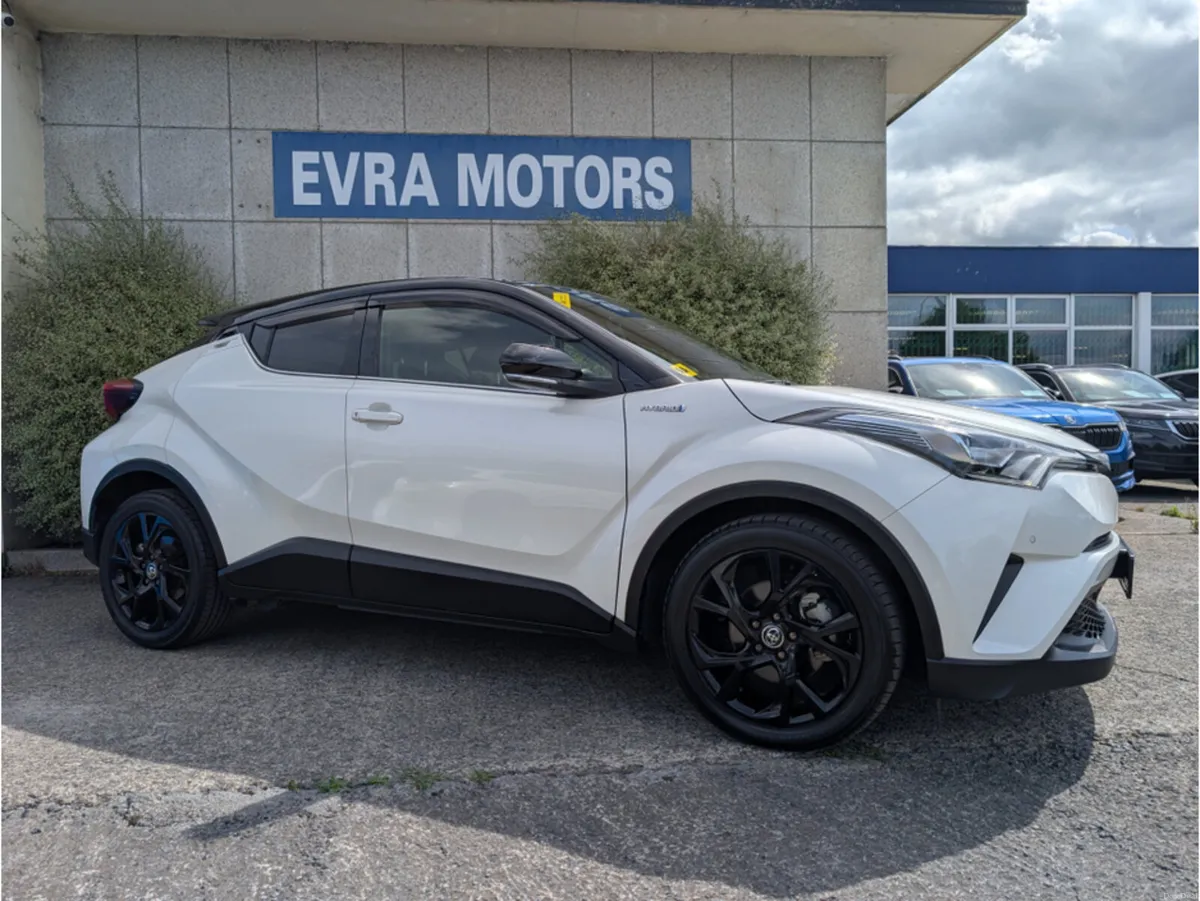 Toyota C-HR SOL NERO AUTOMATIC HYBRID 1.8 PETROL / - Image 3