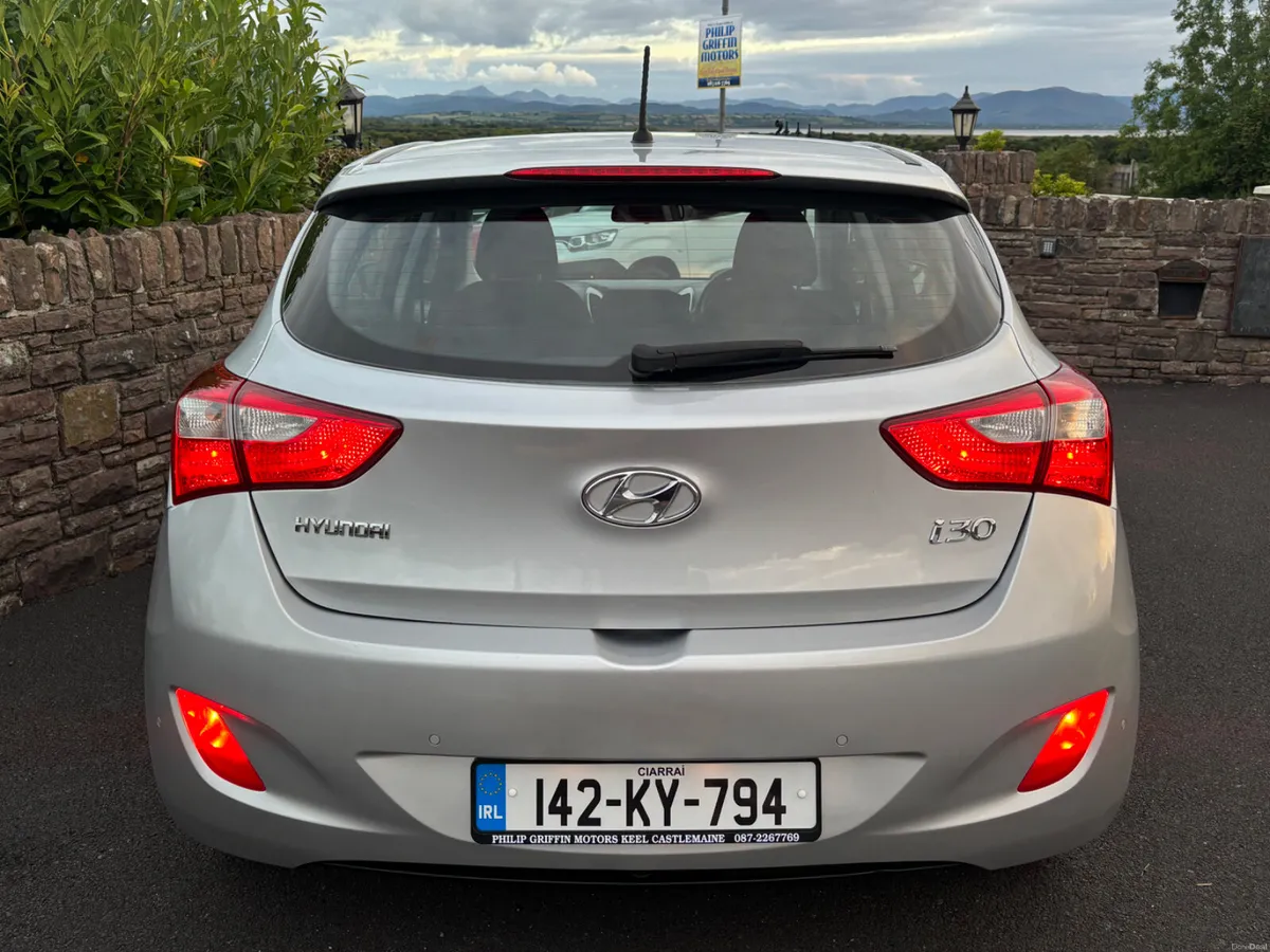 Hyundai i30 Deluxe Diesel only  52000 miles - Image 4