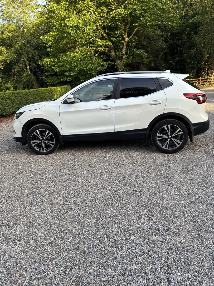 Nissan Qashqai 1.6L SV Premium - Image 3