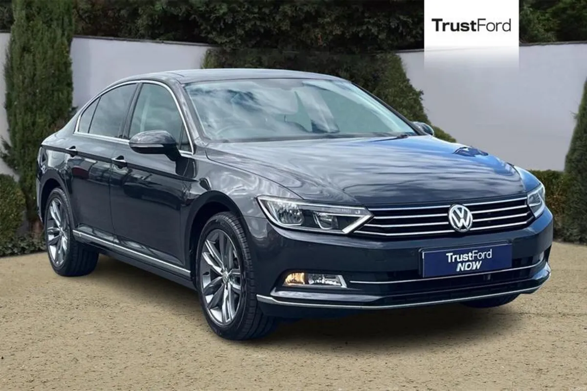 Volkswagen Passat 1.8 TSI 180 GT 4dr DSG [Panorami - Image 1