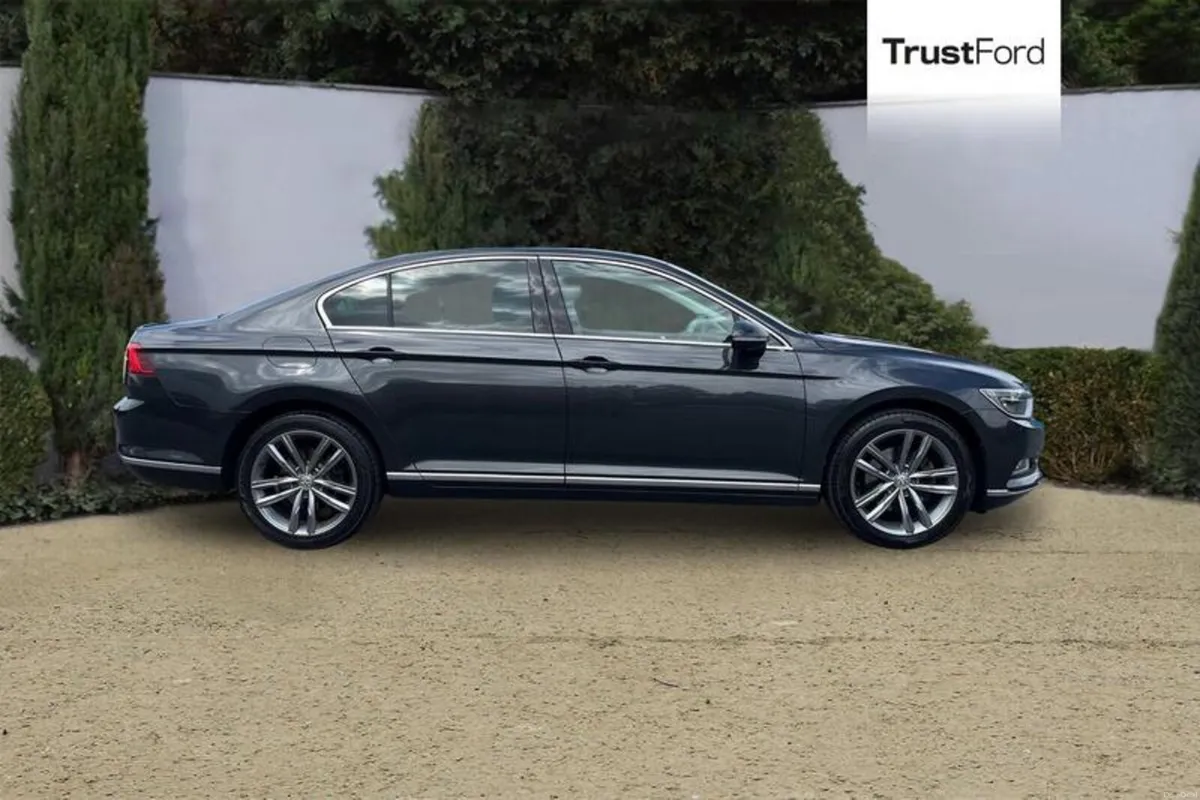 Volkswagen Passat 1.8 TSI 180 GT 4dr DSG [Panorami - Image 3