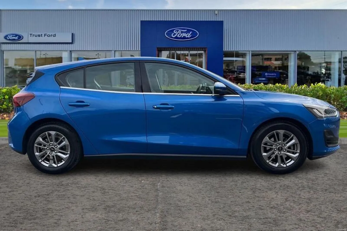 Ford Focus 1.0T EcoBoost MHEV Titanium Hatchback 5 - Image 3