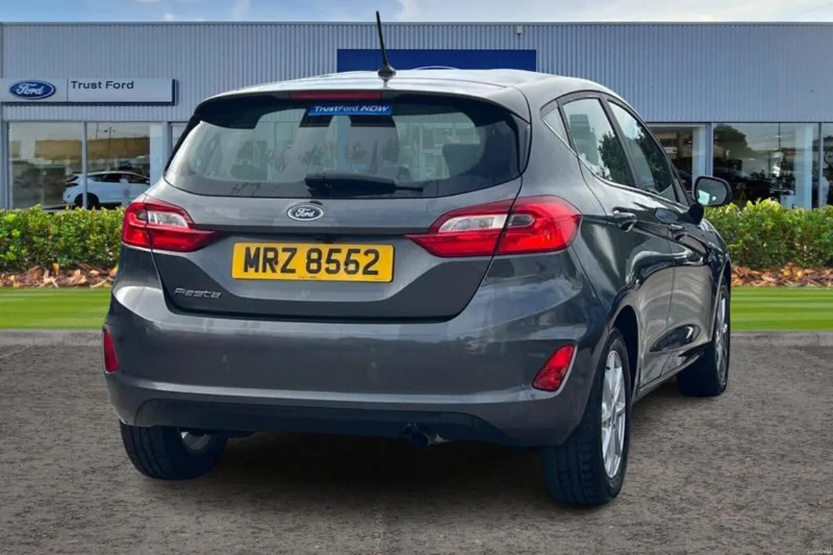 Ford Fiesta 1.1 Zetec 5dr - Image 4