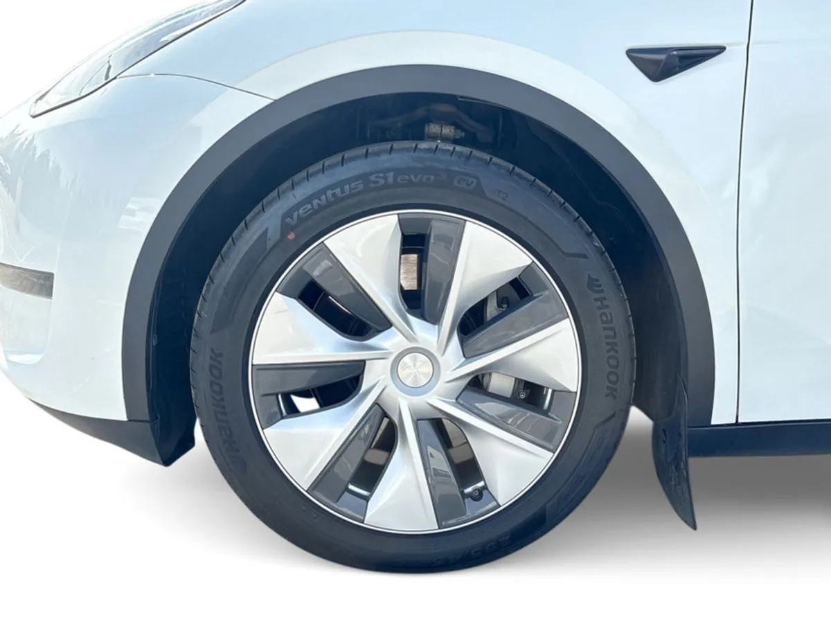 Tesla Model Y LONG RANGE AWD - Image 4