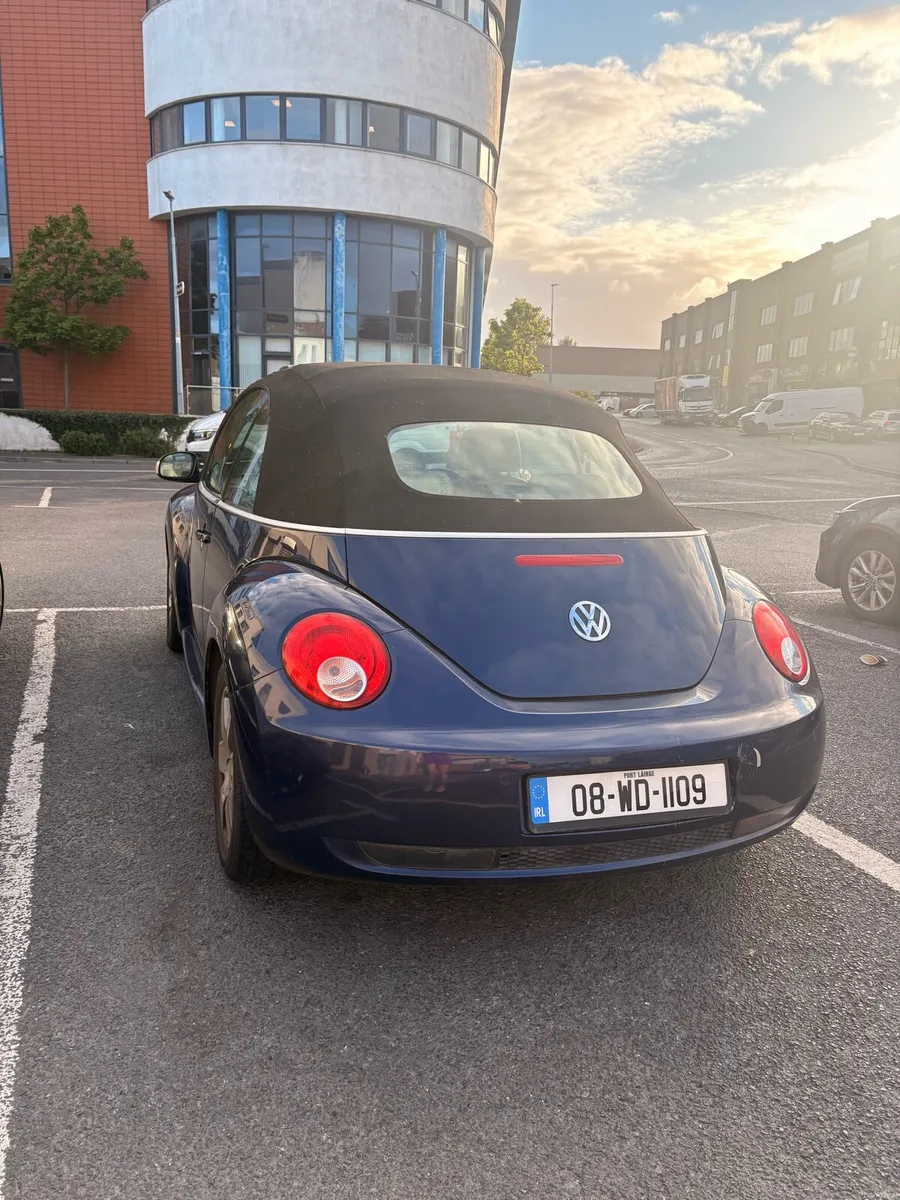 Convertible Volkswagen Beetle - Image 4