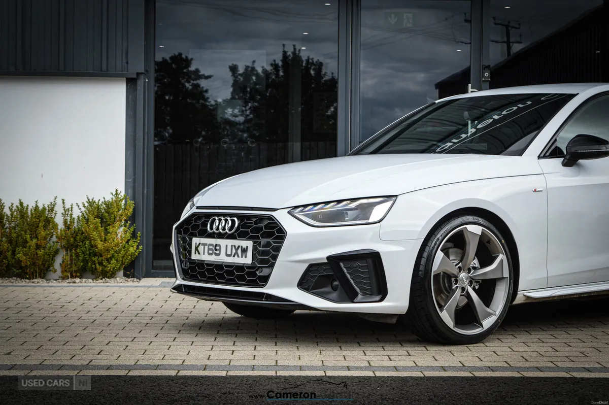 Audi A4 DIESEL SALOON - Image 3