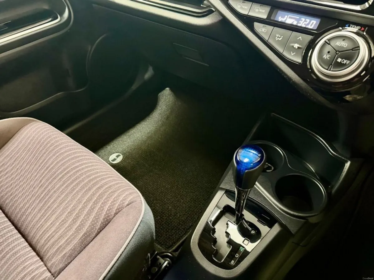 Toyota Aqua G Smart - Image 6