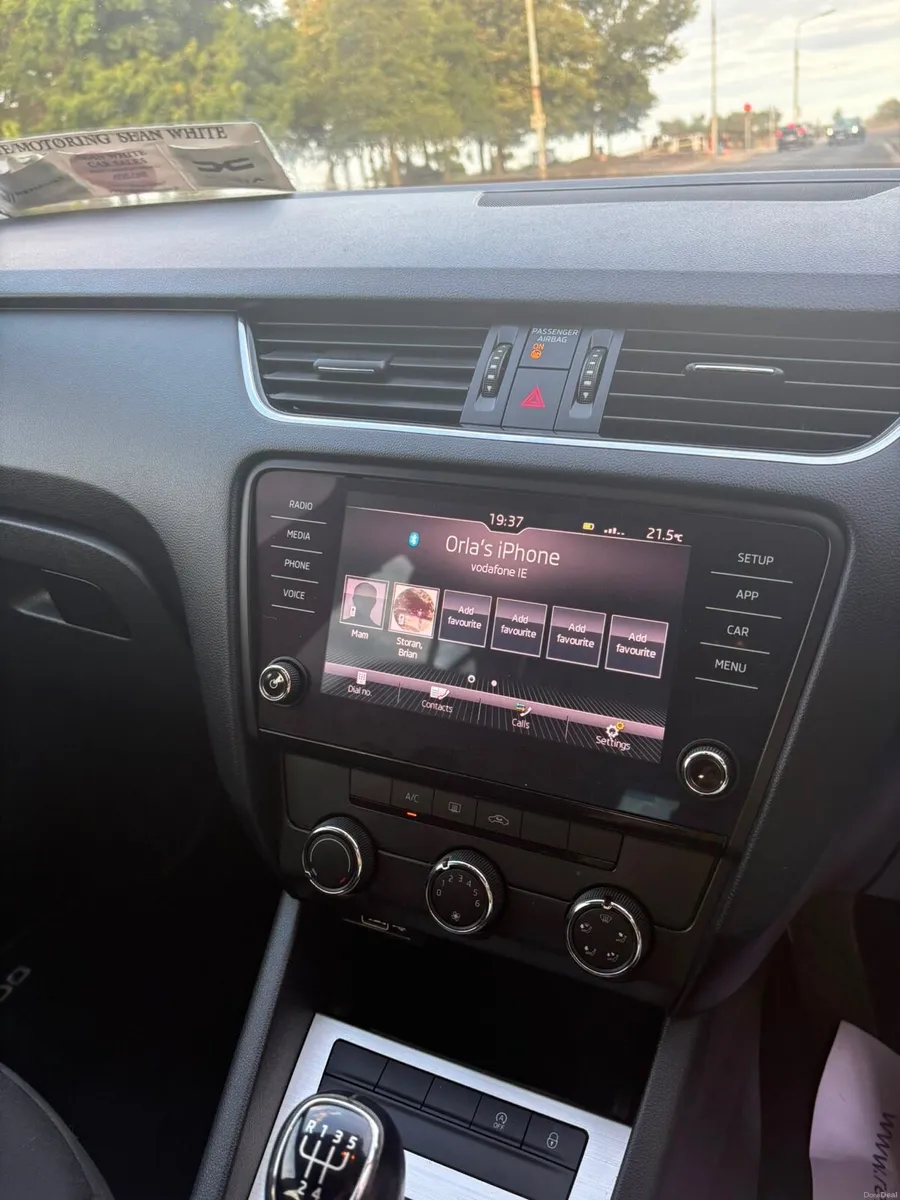 Skoda Octavia estate low mileage - Image 2