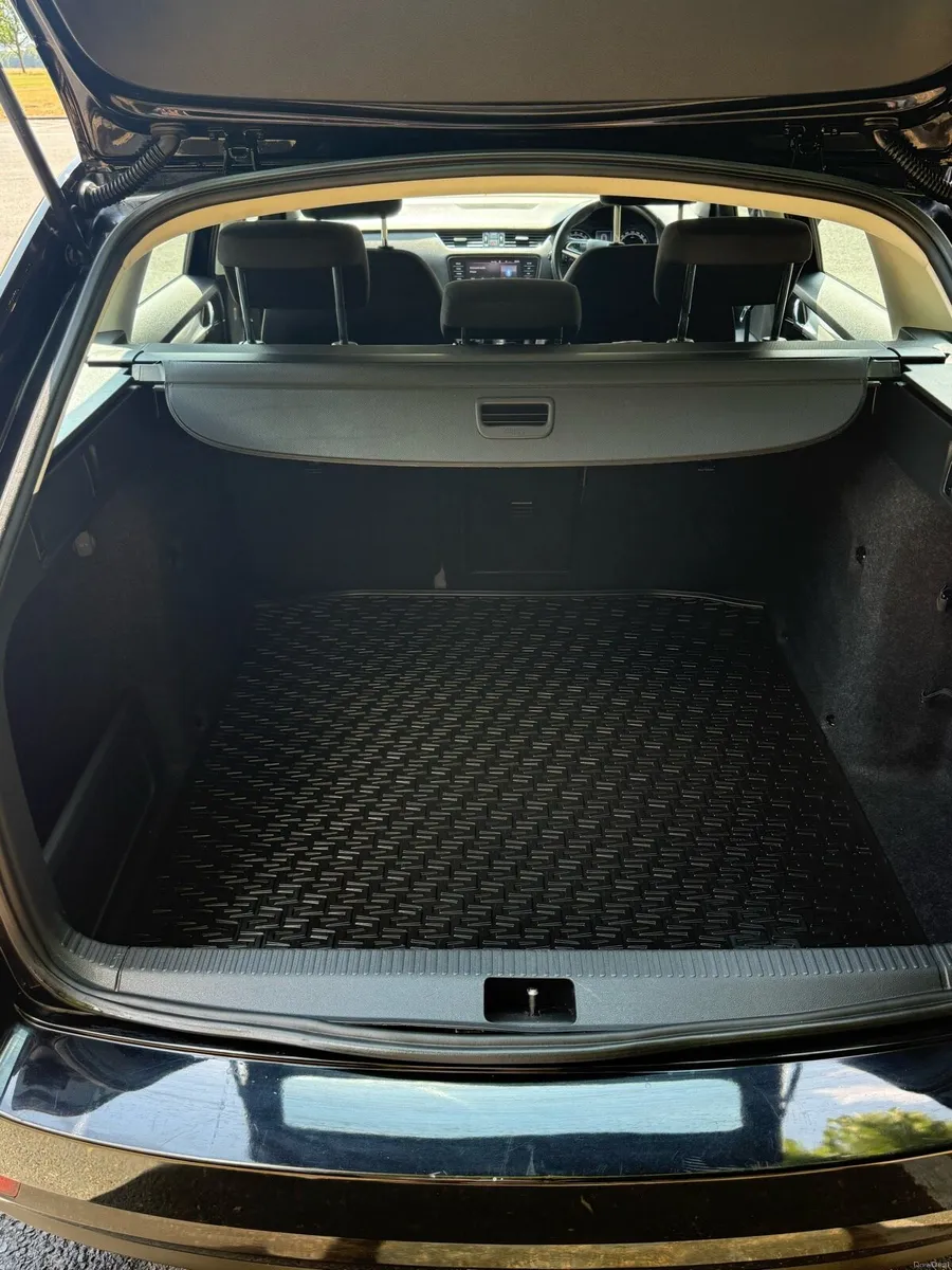 Skoda Octavia estate low mileage - Image 6