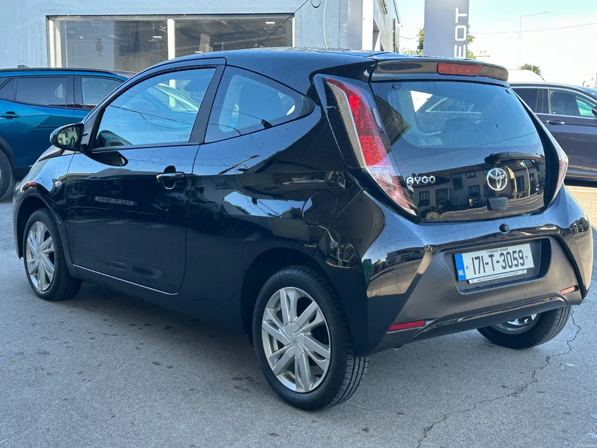 Toyota Aygo 1.0 VVT-i x-play *Only 30,000KM* - Image 3