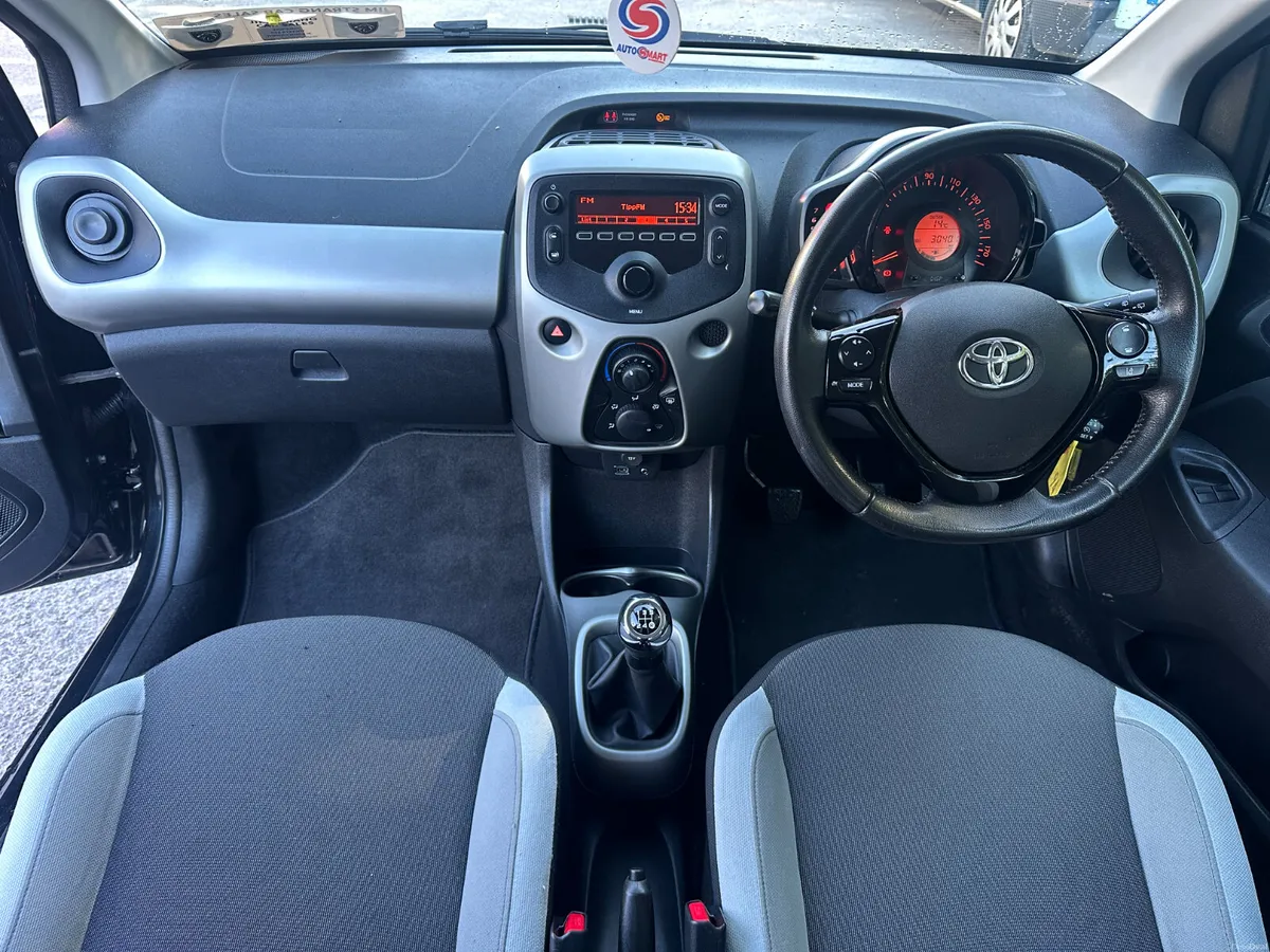 Toyota Aygo 1.0 VVT-i x-play *Only 30,000KM* - Image 5