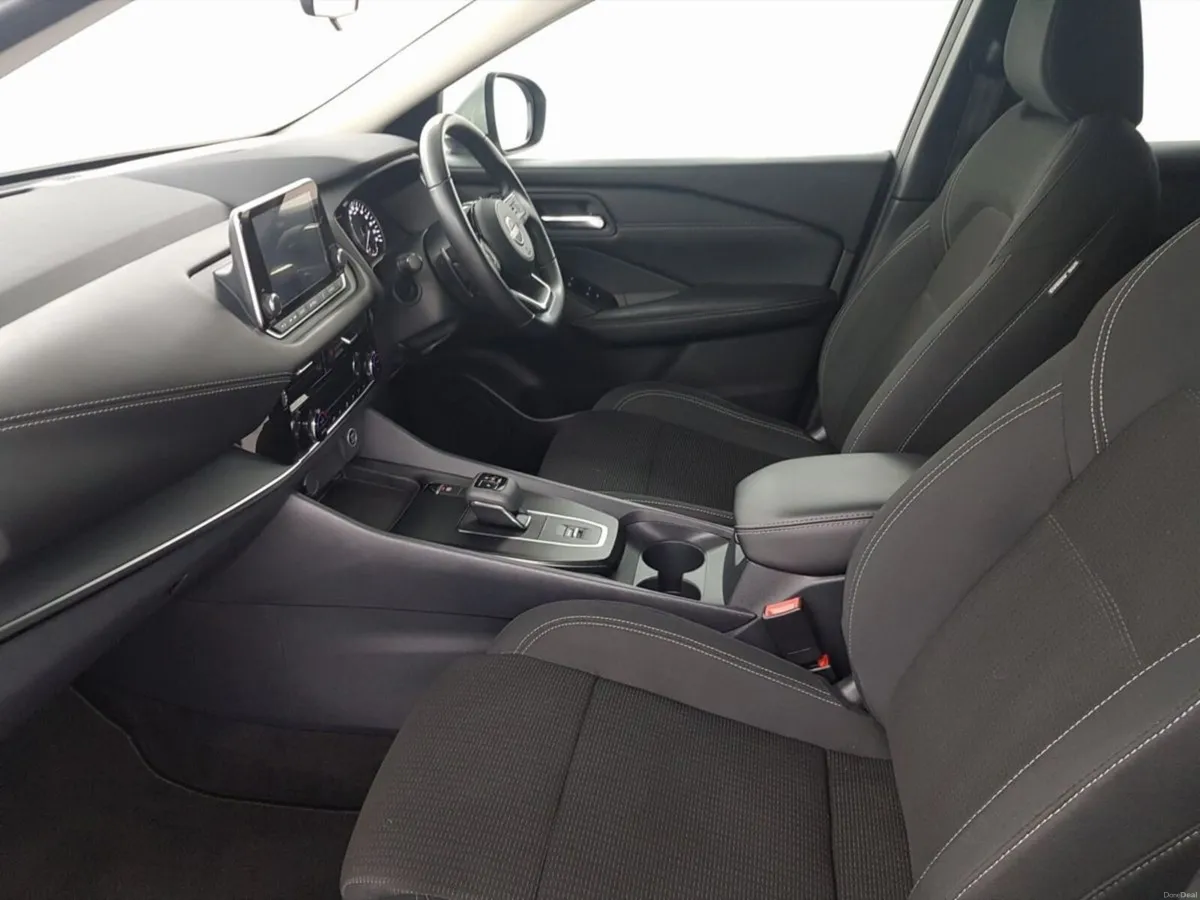 Nissan Qashqai 1.3 PET MILD HYBRID SV CVT - Image 4