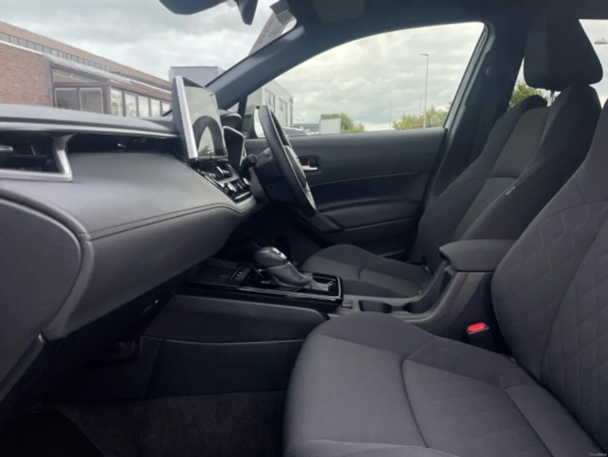 Toyota Corolla Cross - Sport- 1.8 Hybrid- New Mode - Image 6