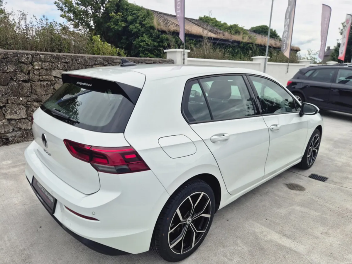 Volkswagen Golf LIFE 2.0 TDI 115HP 5DR - Image 6