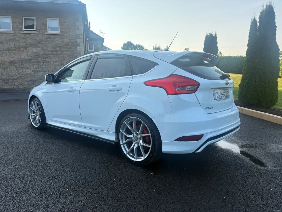 Ford Focus 2015 - Image 2
