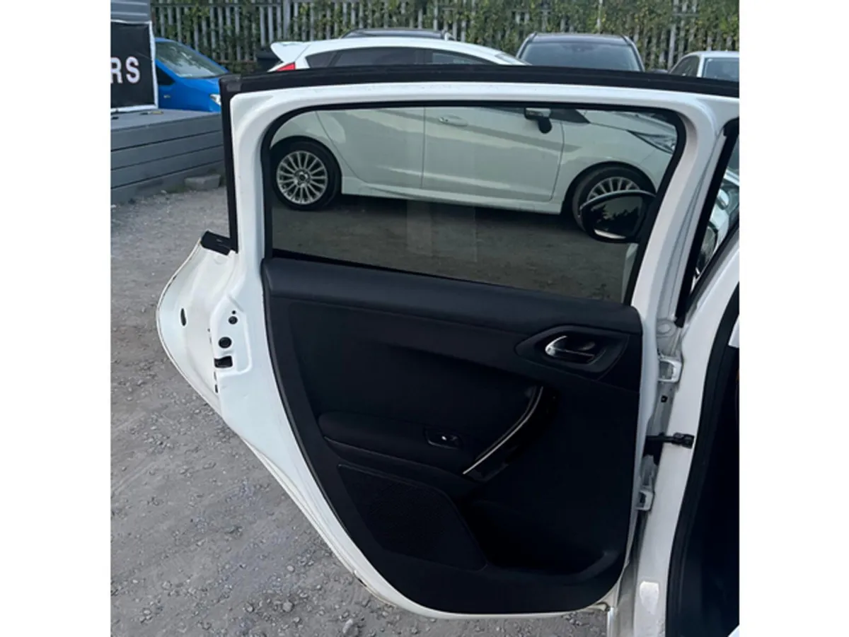 Peugeot 208 1.2 Automatic Low Mileage (8577) - Image 6