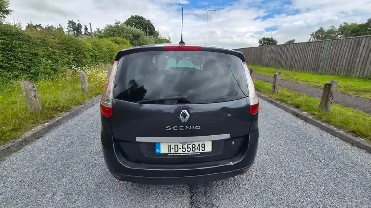 2011 Renault Grand Scenic - Image 2